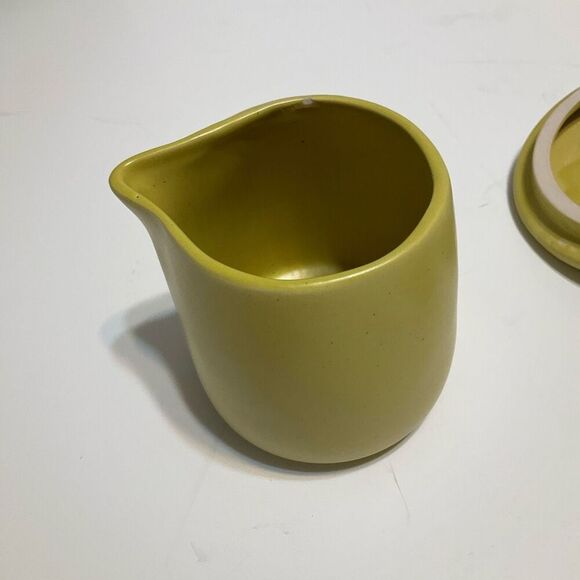 Crate & Barrel Creamer and Sugar Bowl. Signed B. Eigen. Pea green - Picture 10 of 16